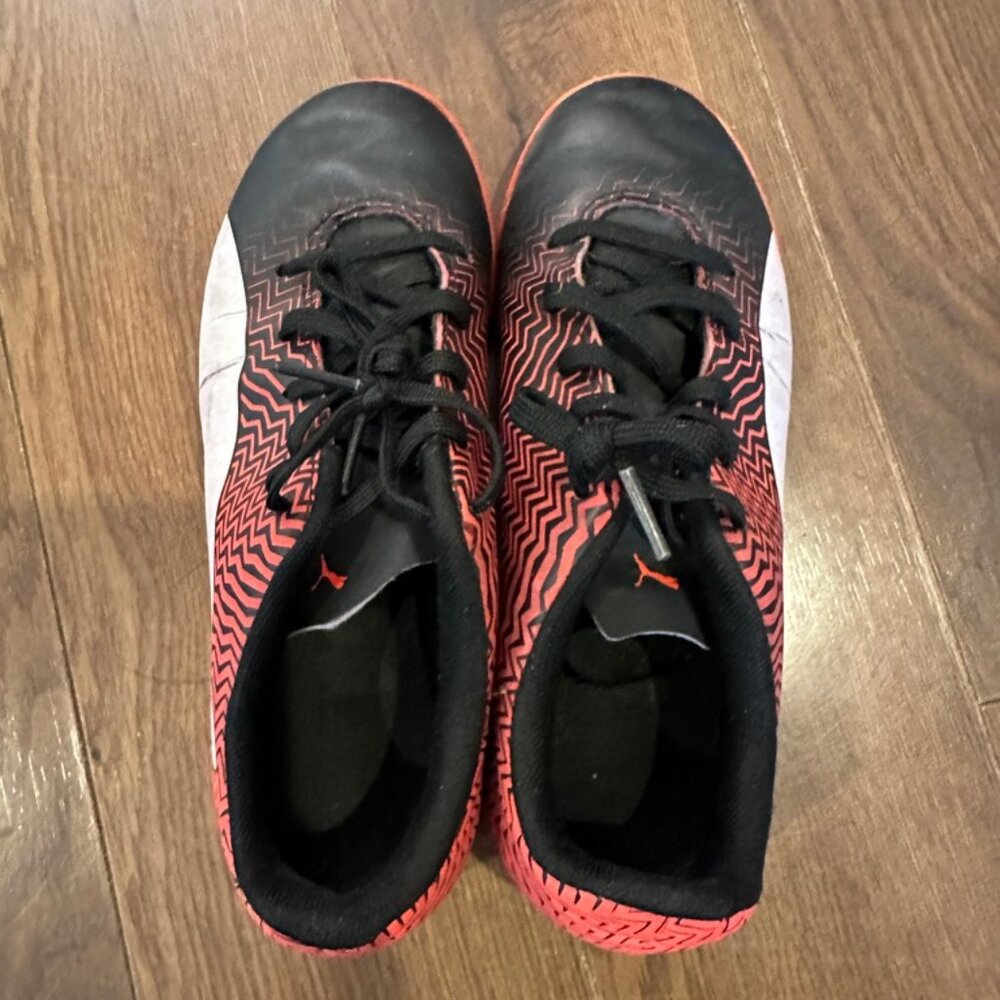 Puma Indoor Soccer/Futsal Shoes Size 3Y